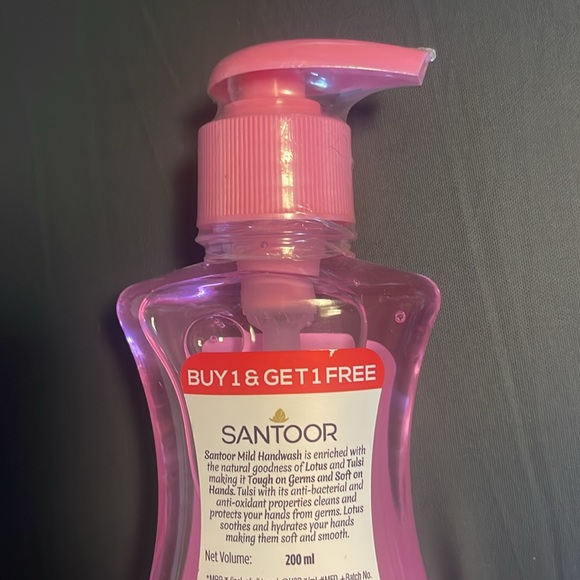 Liquid hand wash enriched with natural goodness of lotus and tulsi - Picture 3 of 3